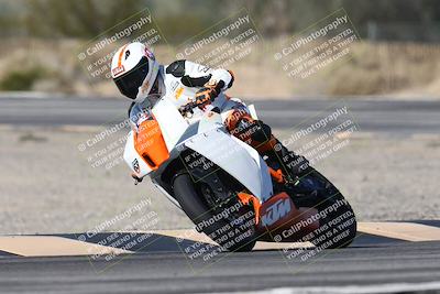 media/Dec-01-2025-Moto Forza (Mon) [[2daa91e15f]]/1-Advanced Group/Session 3 (Turn 3)/